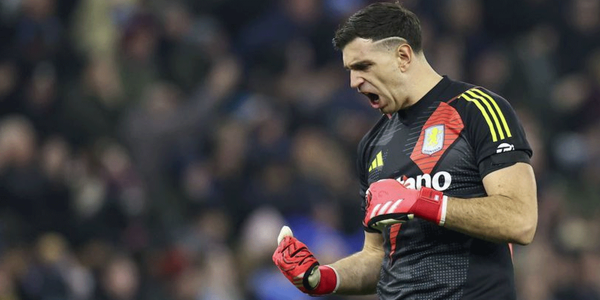 MU Bidik Emiliano Martinez Sebagai Kiper Anyar