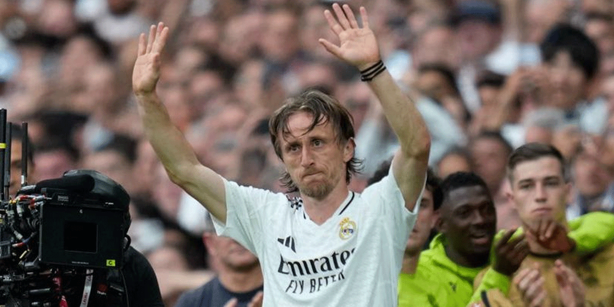 Duet Modric dan Xhaka di Jantung Lini Tengah AC Milan?
